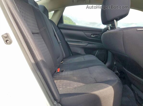 1N4AL3AP1GN330399 2016 NISSAN ALTIMA White Rear seats view