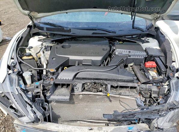1N4AL3AP1GN330399 2016 NISSAN ALTIMA White Rear interior view