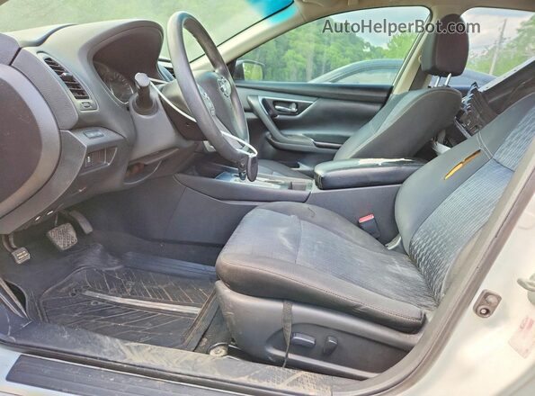1N4AL3AP1GN330399 2016 NISSAN ALTIMA White Front interior view