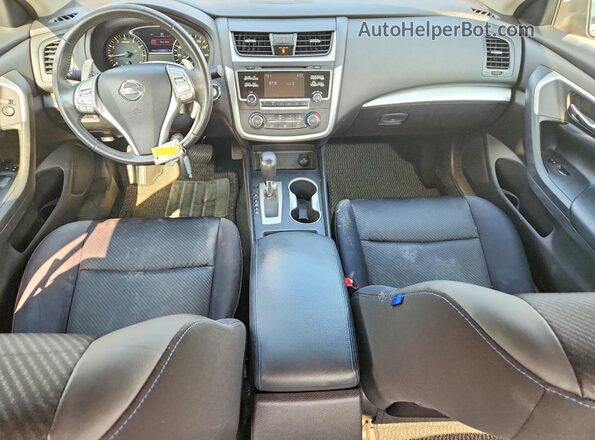 1N4AL3AP1HC137652 2017 NISSAN ALTIMA Red წინა პანელის ხედი