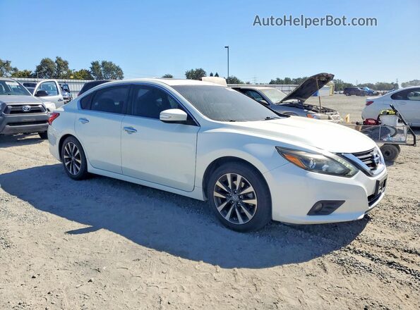 1N4AL3AP1HC162969 2017 NISSAN ALTIMA White Front right
