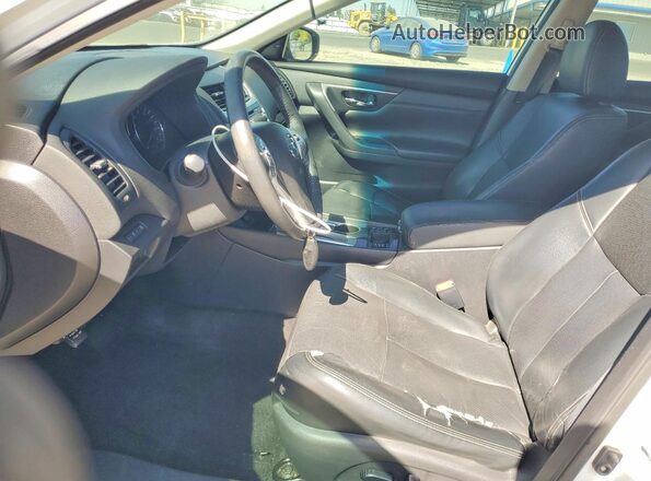 1N4AL3AP1HC162969 2017 NISSAN ALTIMA White Front interior view