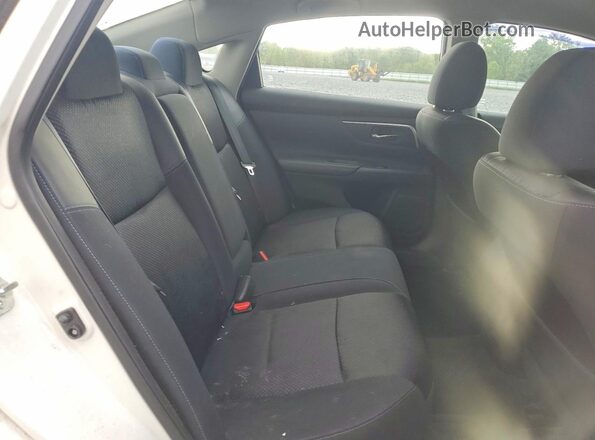 1N4AL3AP1HC250002 2017 NISSAN ALTIMA White Vista de los asientos traseros