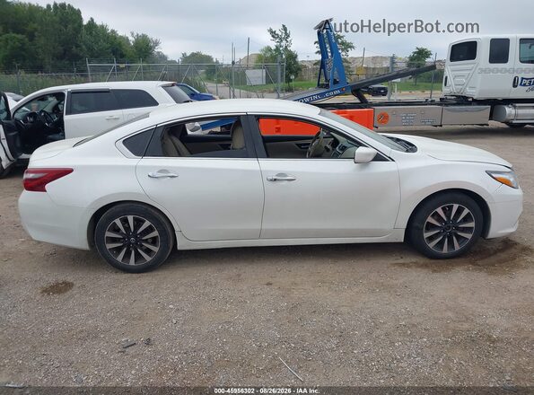 1N4AL3AP1JC115284 2018 NISSAN ALTIMA White Rear interior view