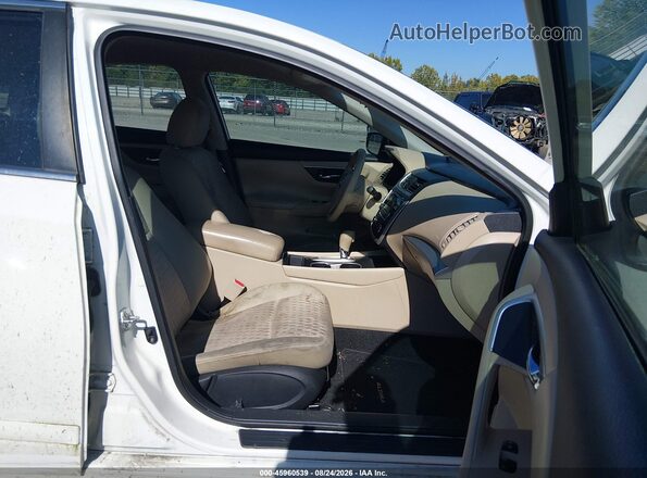1N4AL3AP2GC110510 2016 NISSAN ALTIMA White Front interior view