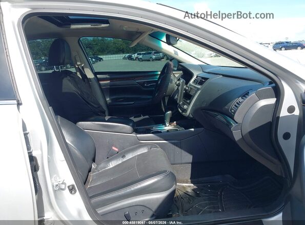 1N4AL3AP2HC252485 2017 NISSAN ALTIMA Silver Widok wnętrza z przodu