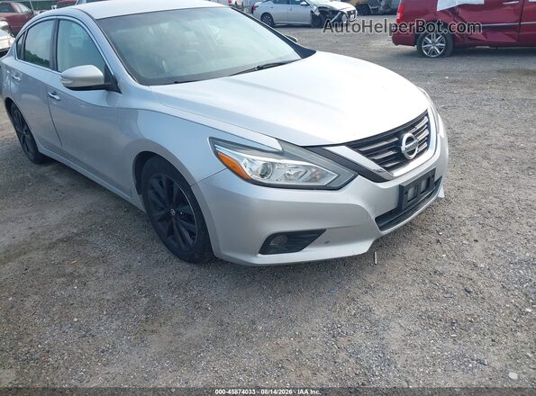 1N4AL3AP2JC136208 2018 NISSAN ALTIMA Silver Вид спереду