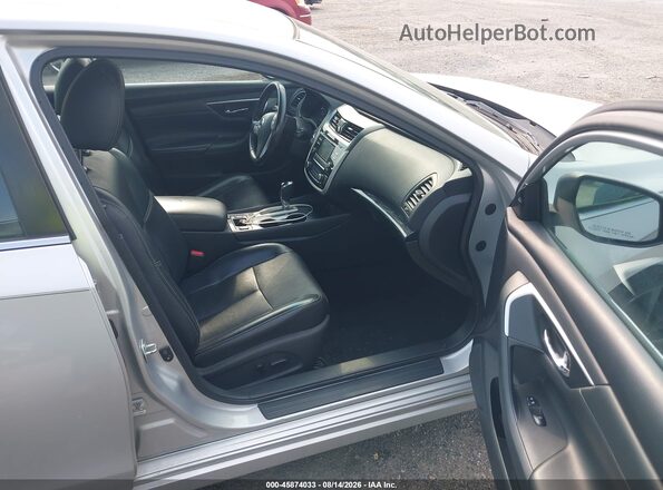 1N4AL3AP2JC136208 2018 NISSAN ALTIMA Silver Вид салону спереду