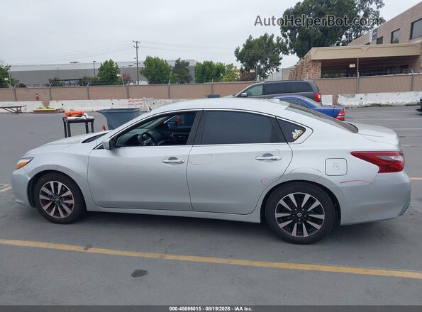 1N4AL3AP2JC262410 2018 NISSAN ALTIMA Silver Widok wnętrza 360 stopni