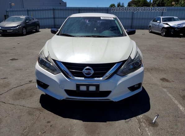 1N4AL3AP3HC175206 2017 NISSAN ALTIMA White Widok z przodu