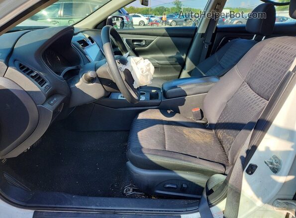 1N4AL3AP3JC245146 2018 NISSAN ALTIMA White Front interior view