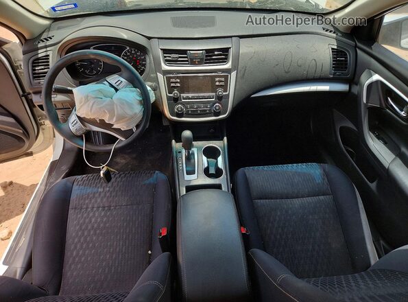 1N4AL3AP3JC283444 2018 NISSAN ALTIMA White Dashboard view