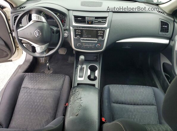 1N4AL3AP4HC142148 2017 NISSAN ALTIMA White Dashboard view