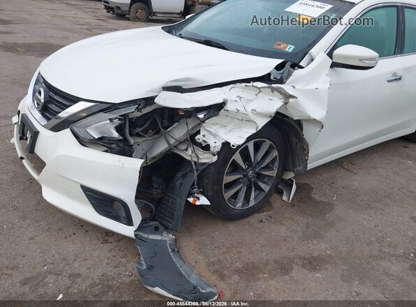 1N4AL3AP4HC224249 2017 NISSAN ALTIMA White Widok z przodu