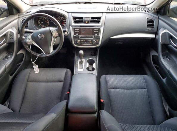 1N4AL3AP4HC272592 2017 NISSAN ALTIMA Red Widok deski rozdzielczej