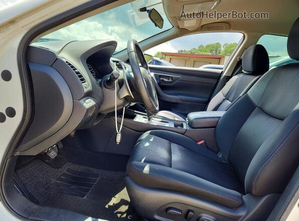 1N4AL3AP4HC485462 2017 NISSAN ALTIMA White Front interior view
