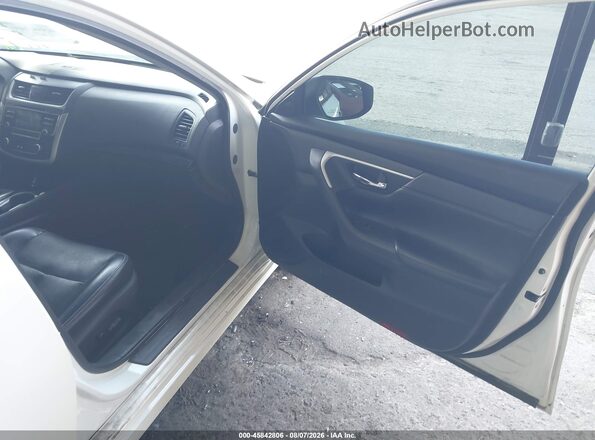 1N4AL3AP5HC494140 2017 NISSAN ALTIMA White Widok wnętrza z przodu