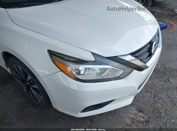 1N4AL3AP5HC494140 2017 NISSAN ALTIMA White Widok z przodu