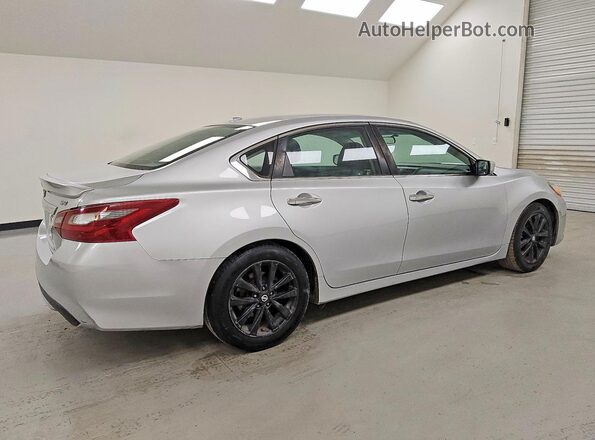 1N4AL3AP5JC124621 2018 NISSAN ALTIMA Silver Tył prawy