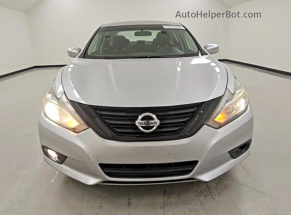 1N4AL3AP5JC124621 2018 NISSAN ALTIMA Silver Widok z przodu