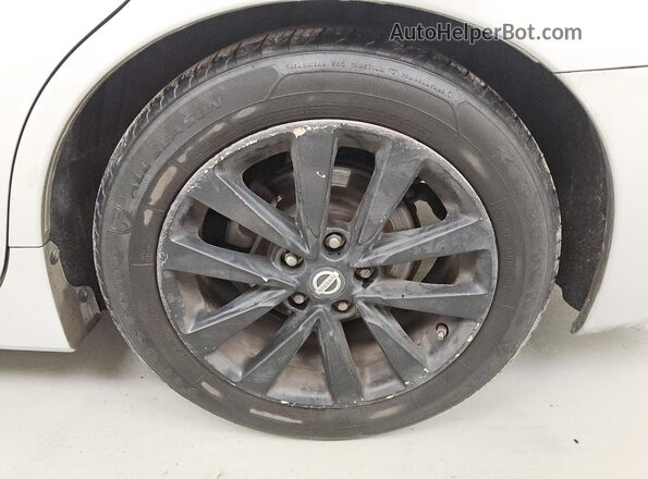 1N4AL3AP5JC124621 2018 NISSAN ALTIMA Silver 