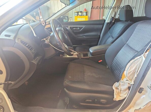 1N4AL3AP6GC262001 2016 NISSAN ALTIMA White Widok wnętrza z przodu