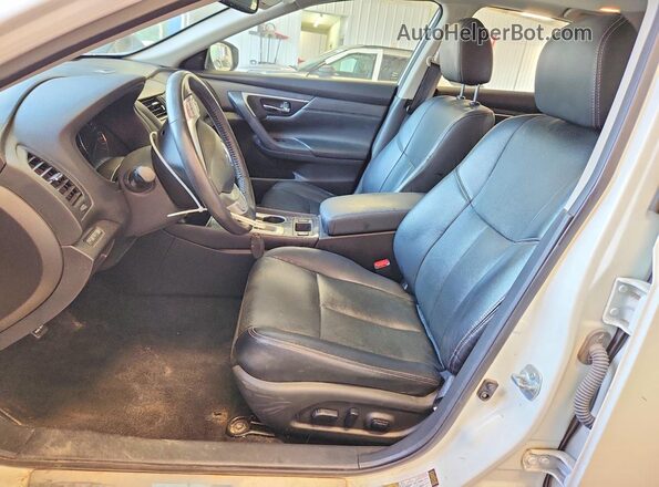1N4AL3AP6GC278666 2016 NISSAN ALTIMA White Widok wnętrza z przodu
