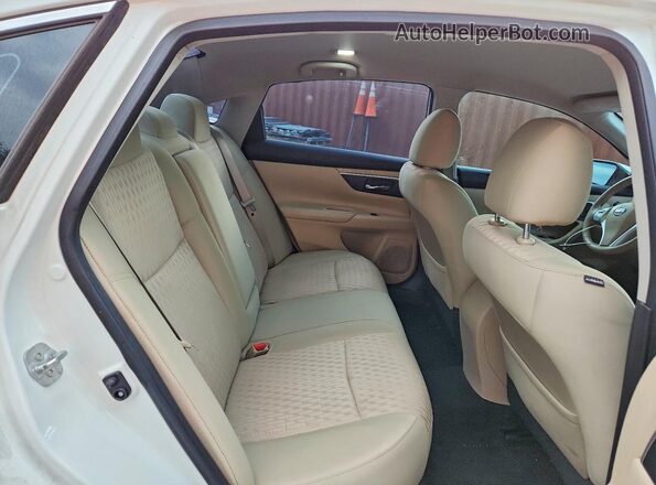 1N4AL3AP6HC124170 2017 NISSAN ALTIMA White Հետևի նստատեղերի տեսք
