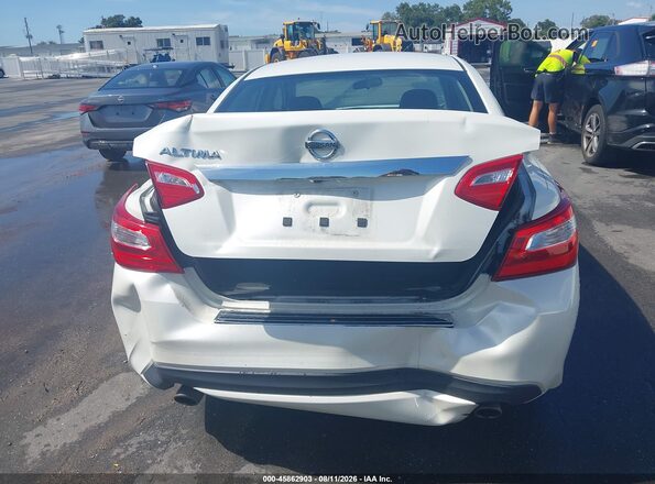 1N4AL3AP6HC131412 2017 NISSAN ALTIMA White Widok z przodu