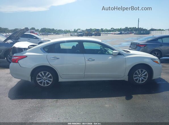 1N4AL3AP6HC131412 2017 NISSAN ALTIMA White Widok wnętrza z tyłu