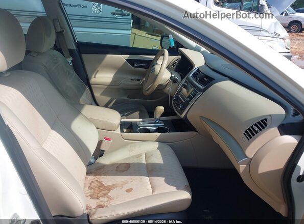 1N4AL3AP6HC156746 2017 NISSAN ALTIMA White Front interior view