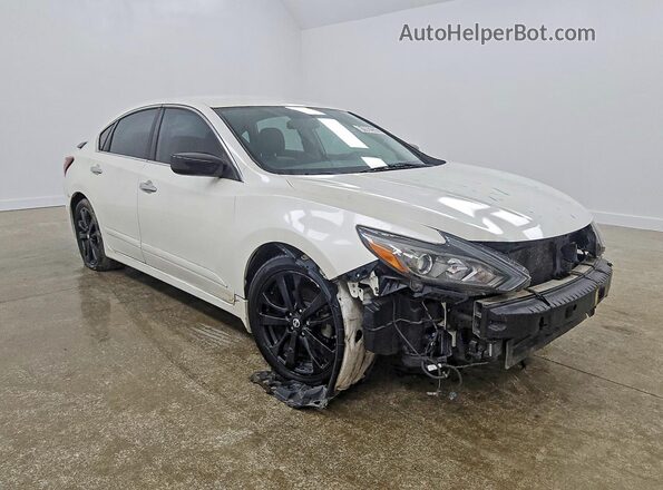 1N4AL3AP6JC223917 2018 NISSAN ALTIMA White Передня права чверть