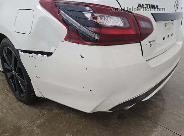 1N4AL3AP6JC223917 2018 NISSAN ALTIMA White 