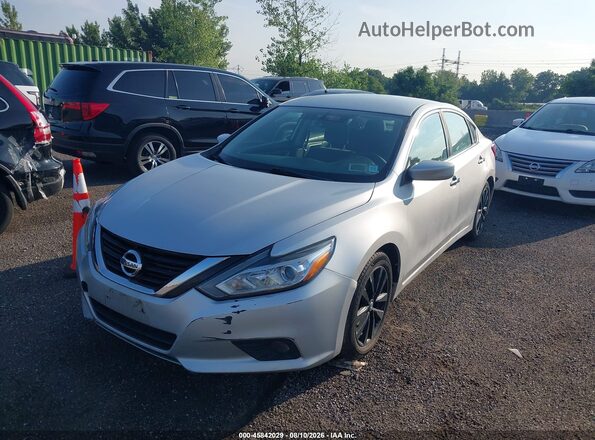 1N4AL3AP6JC243648 2018 NISSAN ALTIMA Silver Widok z przodu