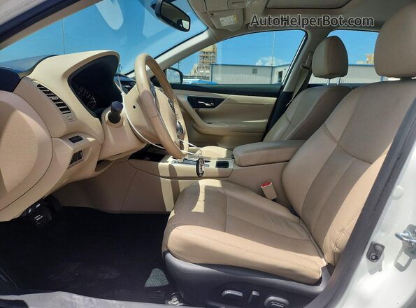 1N4AL3AP7HC139244 2017 NISSAN ALTIMA White Vista interior delantera