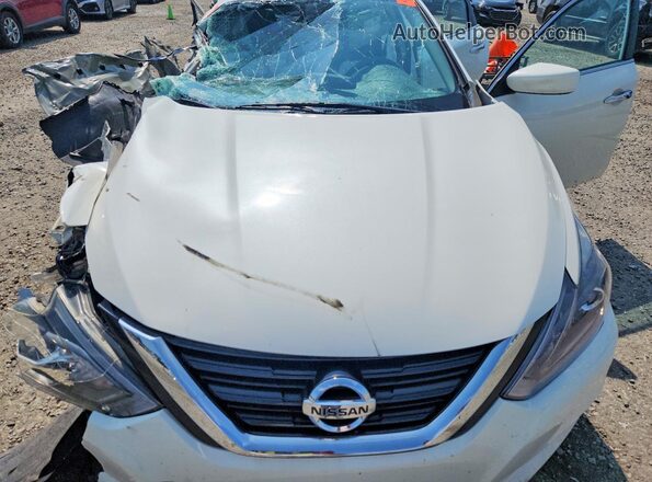1N4AL3AP7JC109862 2018 NISSAN ALTIMA White Rear interior view