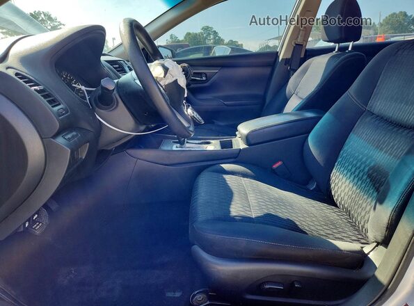 1N4AL3AP8HC158627 2017 NISSAN ALTIMA Silver Widok wnętrza z przodu
