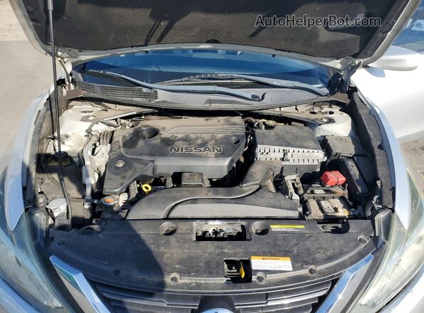 1N4AL3AP8HC232368 2017 NISSAN ALTIMA Silver Rear interior view