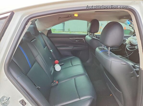 1N4AL3AP8JC163574 2018 NISSAN ALTIMA White Widok tylnych siedzeń