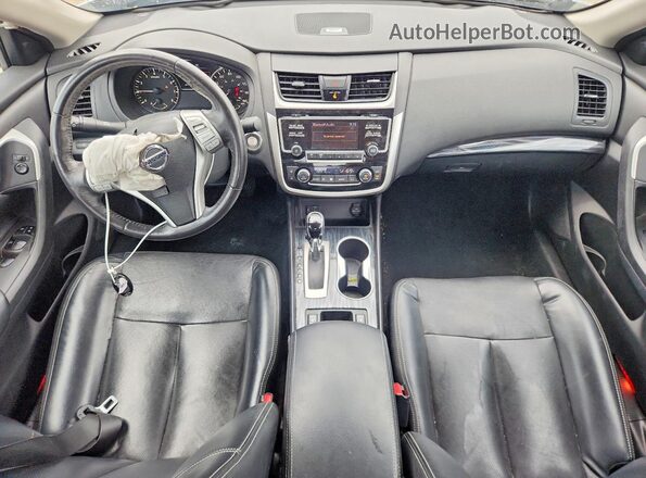 1N4AL3AP8JC192640 2018 NISSAN ALTIMA Silver Vista del salpicadero