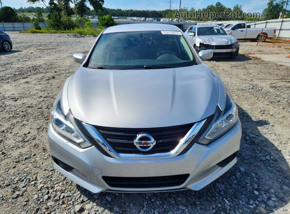 1N4AL3AP8JC470484 2018 NISSAN ALTIMA Silver Widok z przodu
