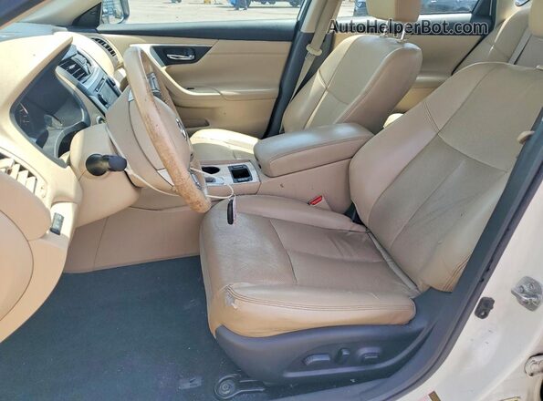 1N4AL3AP9GC161163 2016 NISSAN ALTIMA White Front interior view