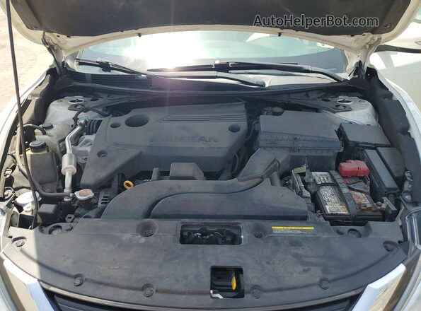 1N4AL3AP9GC161163 2016 NISSAN ALTIMA White Rear interior view