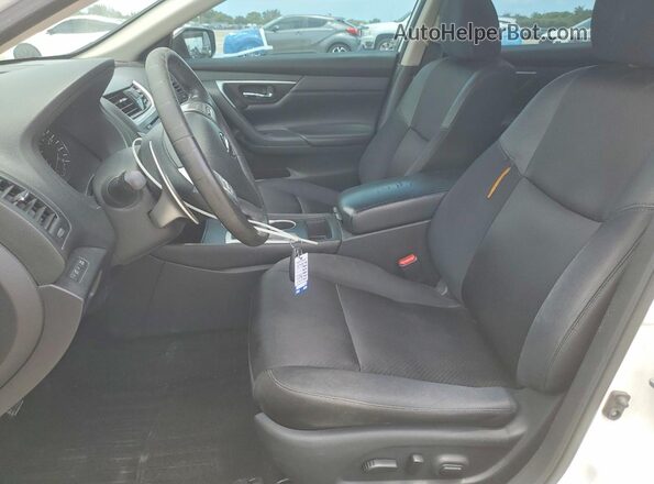 1N4AL3AP9HC482833 2017 NISSAN ALTIMA White Vista interior delantera