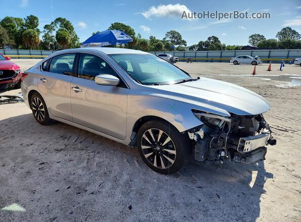 1N4AL3AP9JC156102 2018 NISSAN ALTIMA Серебряный Передняя правая четверть