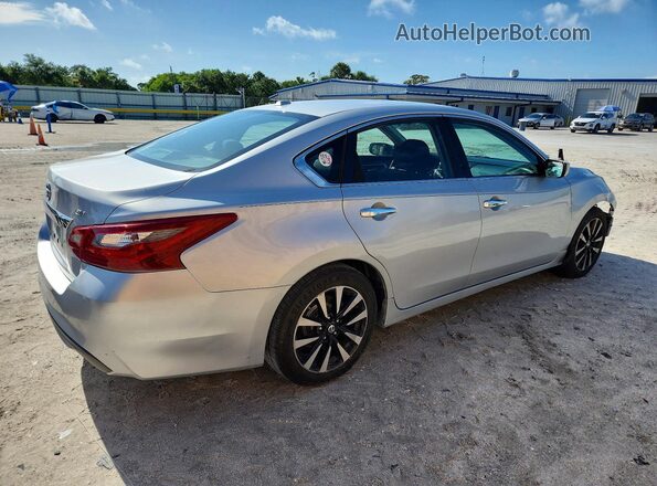 1N4AL3AP9JC156102 2018 NISSAN ALTIMA Серебряный Задняя правая четверть