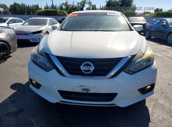 1N4AL3AP9JC163826 2018 NISSAN ALTIMA White Widok z przodu