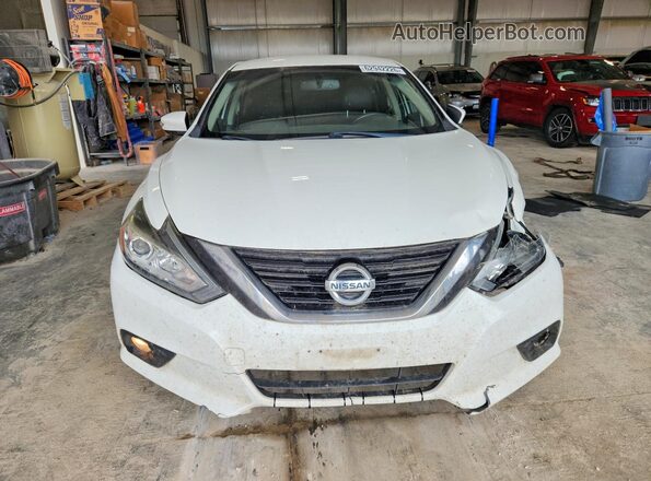 1N4AL3AP9JC188788 2018 NISSAN ALTIMA White Widok z przodu