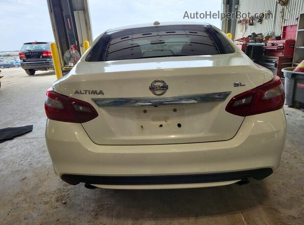 1N4AL3AP9JC188788 2018 NISSAN ALTIMA White Widok z tyłu