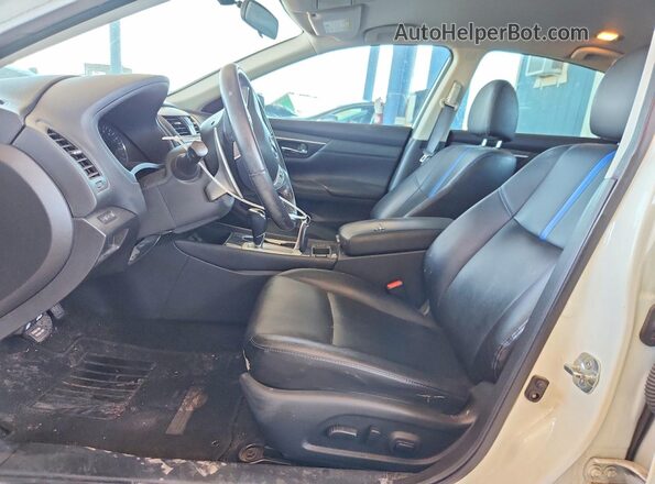 1N4AL3AP9JC247192 2018 NISSAN ALTIMA White Vista interior delantera